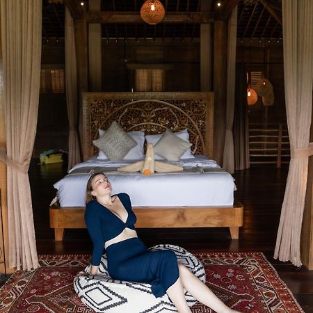 Ubud Riverside Villa Exterior photo